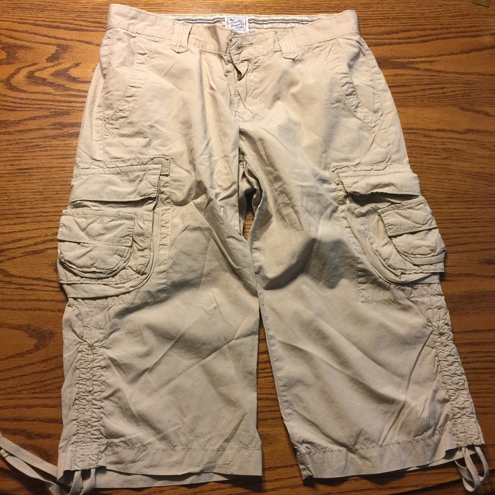 Like new! Lucky Brand khaki cargo capris